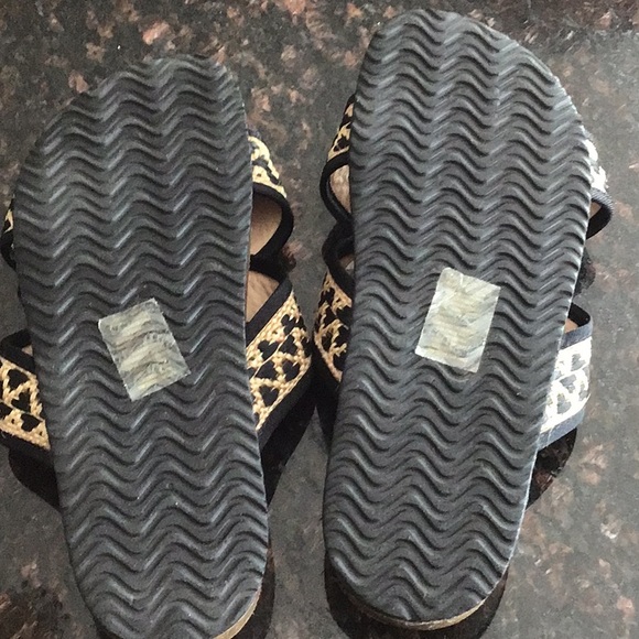 Avon Unisex Comfort Crisscross Printed Sandals Size 9 - Picture 6 of 8